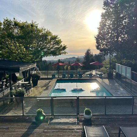 The Lions Self Contained Suite, Shared Pool, Hot Tub, Views North Vancouver Exterior foto