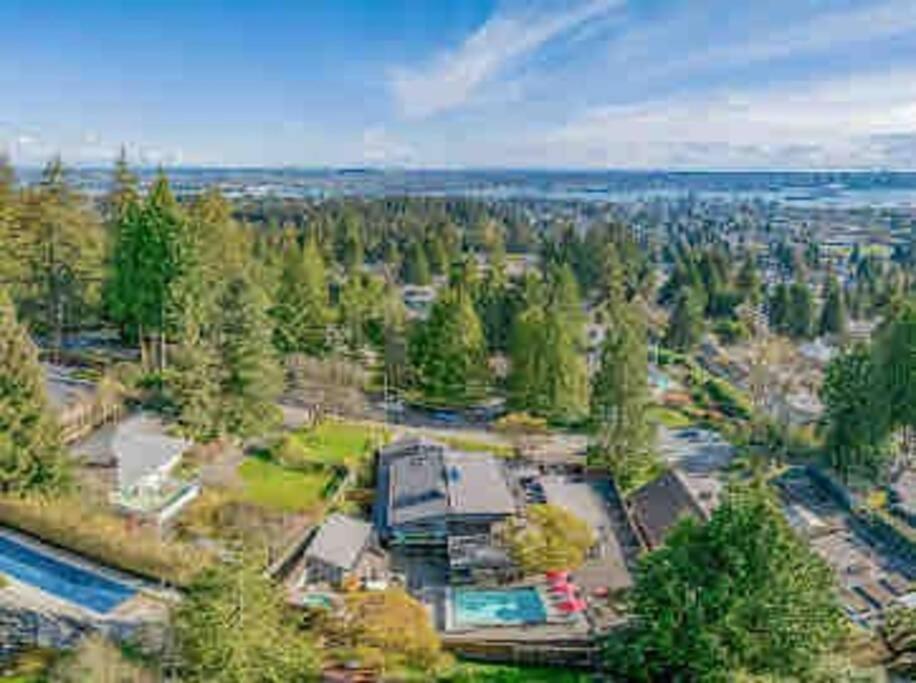 The Lions Self Contained Suite, Shared Pool, Hot Tub, Views North Vancouver Exterior foto