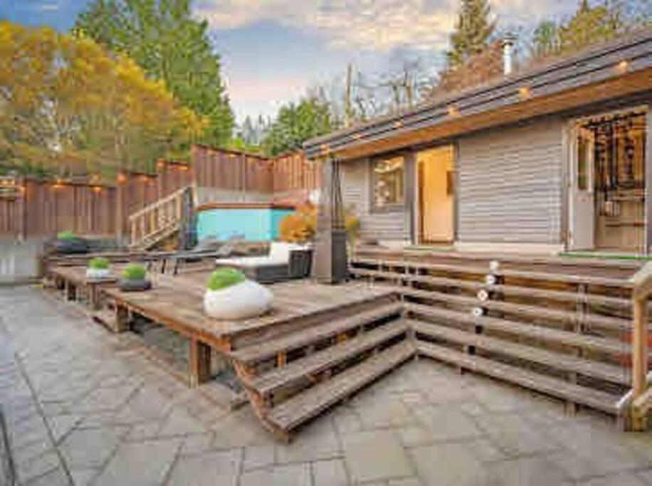 The Lions Self Contained Suite, Shared Pool, Hot Tub, Views North Vancouver Exterior foto