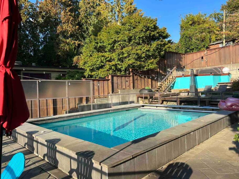 The Lions Self Contained Suite, Shared Pool, Hot Tub, Views North Vancouver Exterior foto