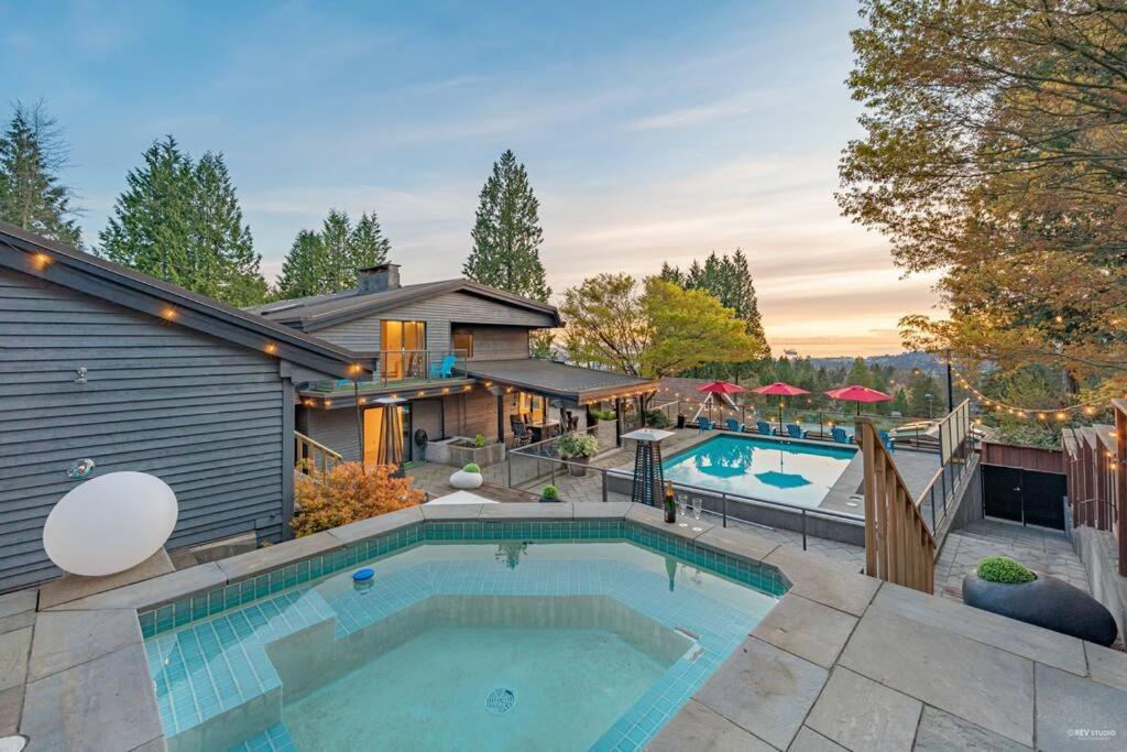 The Lions Self Contained Suite, Shared Pool, Hot Tub, Views North Vancouver Exterior foto