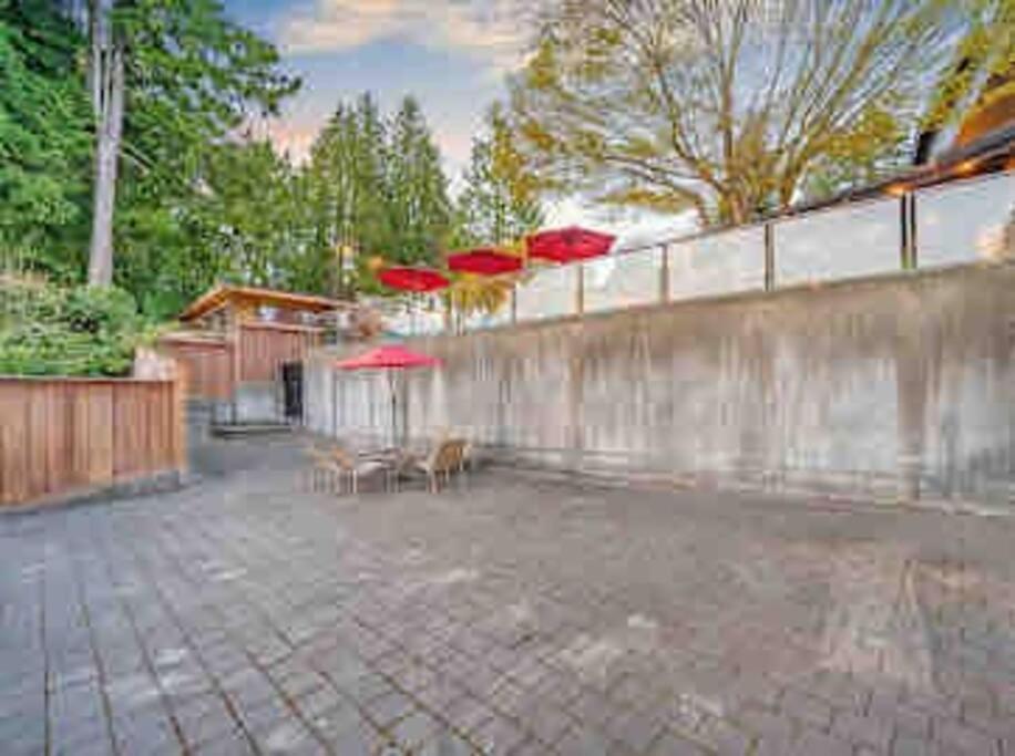 The Lions Self Contained Suite, Shared Pool, Hot Tub, Views North Vancouver Exterior foto