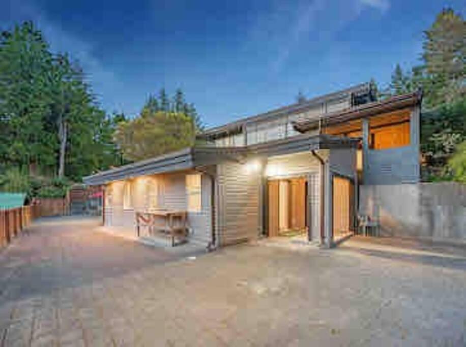 The Lions Self Contained Suite, Shared Pool, Hot Tub, Views North Vancouver Exterior foto