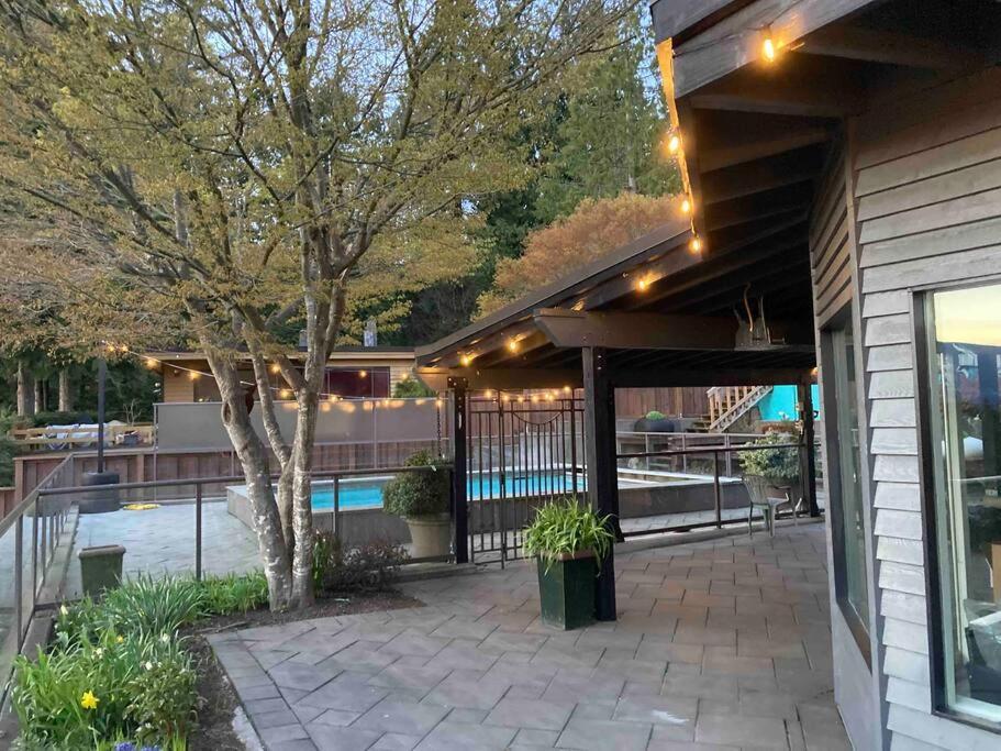 The Lions Self Contained Suite, Shared Pool, Hot Tub, Views North Vancouver Exterior foto