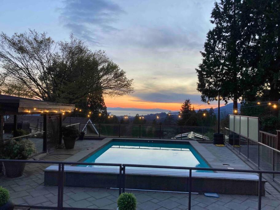 The Lions Self Contained Suite, Shared Pool, Hot Tub, Views North Vancouver Exterior foto