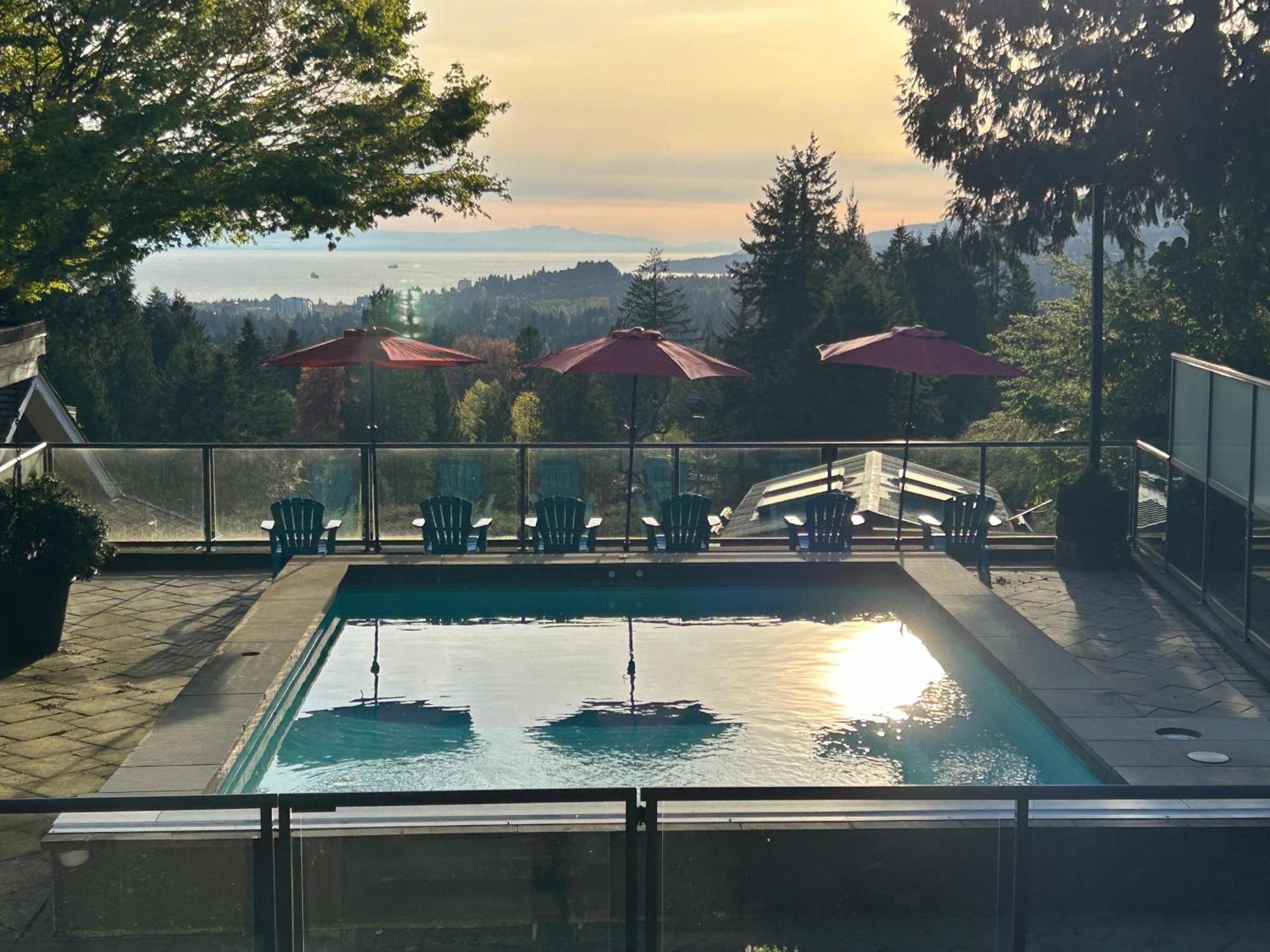 The Lions Self Contained Suite, Shared Pool, Hot Tub, Views North Vancouver Exterior foto