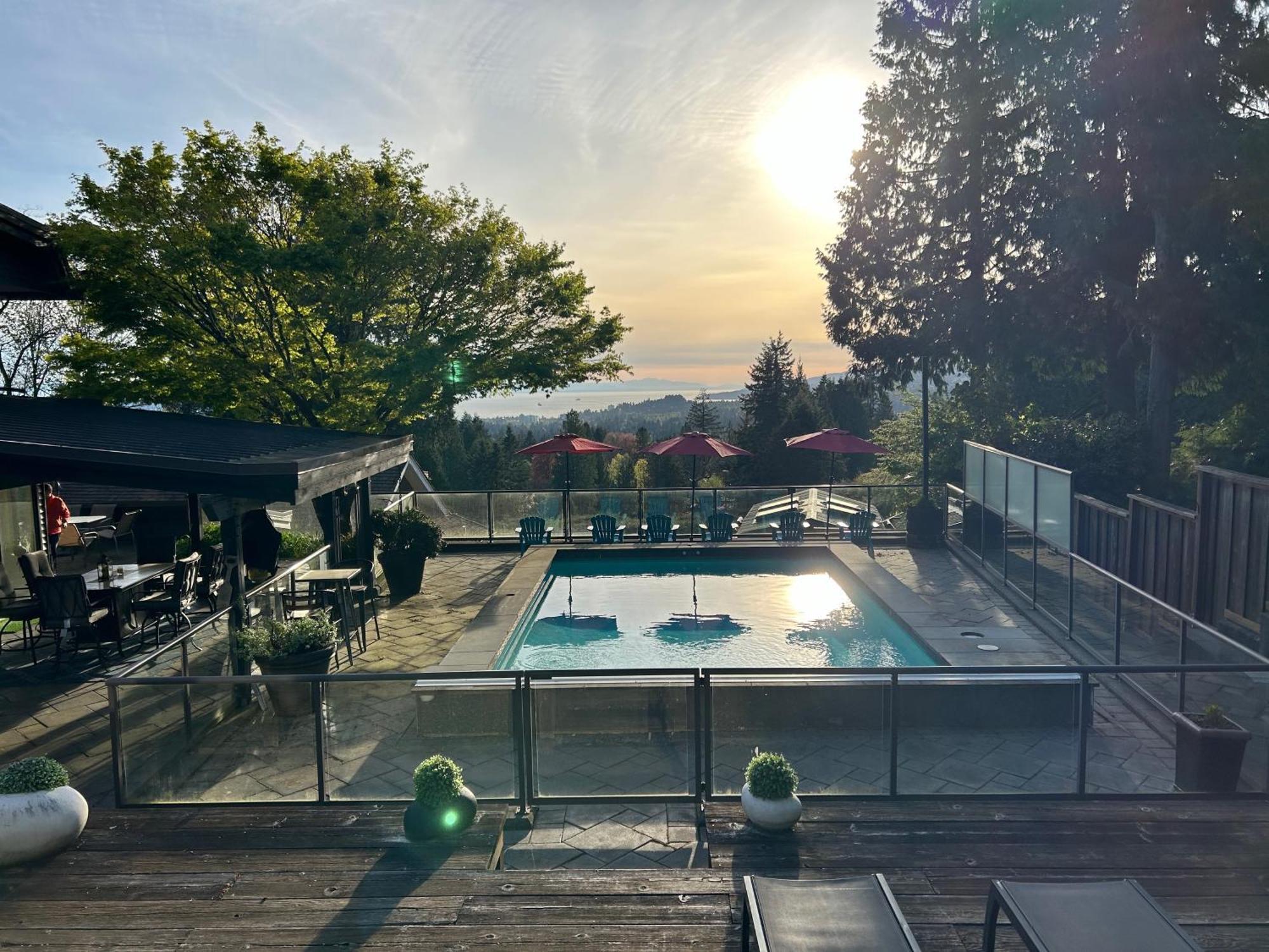 The Lions Self Contained Suite, Shared Pool, Hot Tub, Views North Vancouver Exterior foto