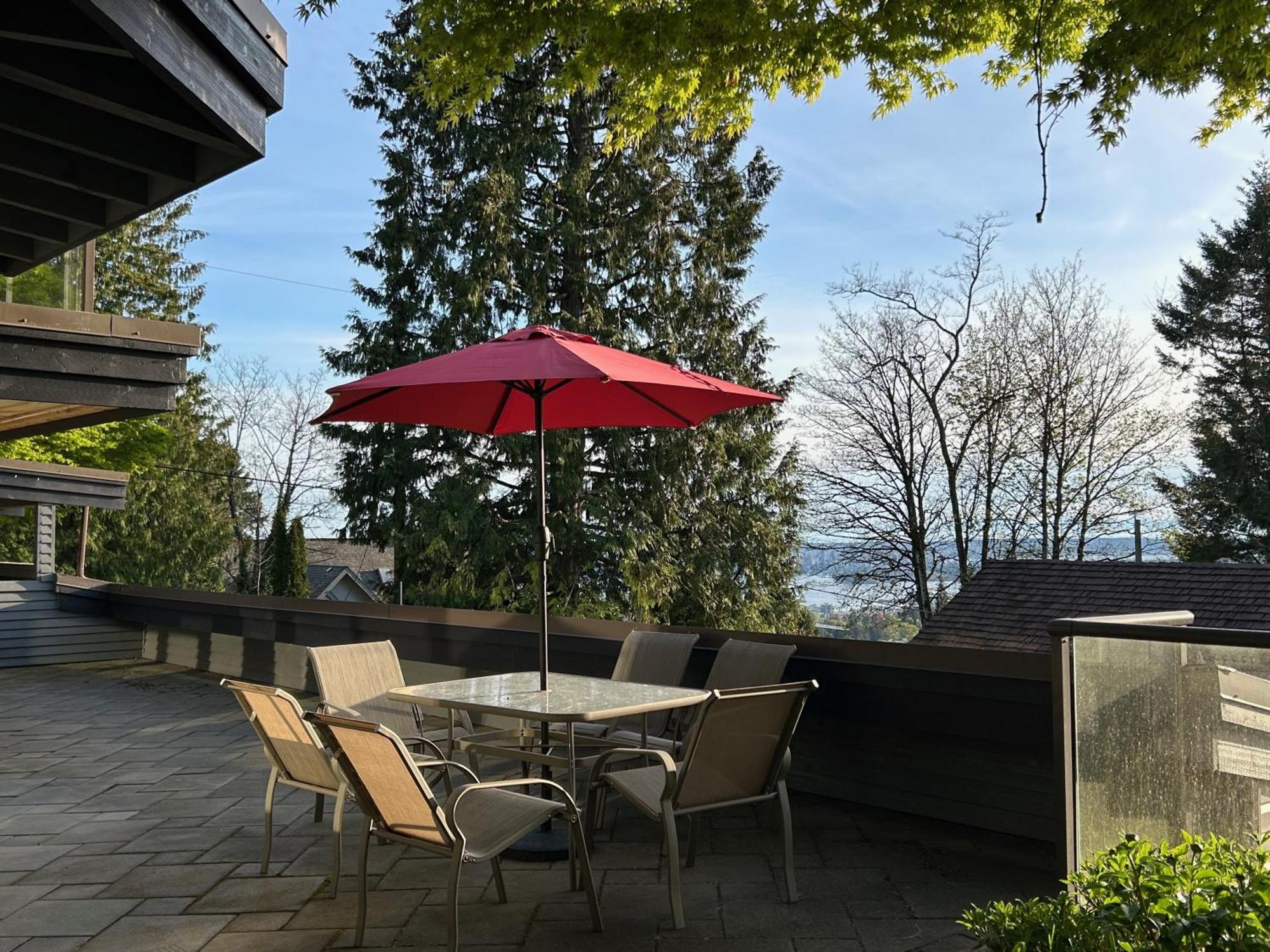 The Lions Self Contained Suite, Shared Pool, Hot Tub, Views North Vancouver Exterior foto